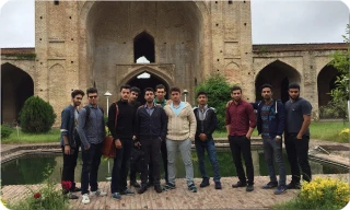 بازدید دانشجویان رشته معماری از بناهای تاریخی مسجد فرح آباد ساری