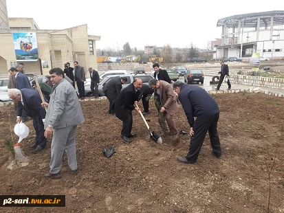حضور مدیریت و کارکنان مرکز در مراسم هفته منابع طبیعی و غرس نهال در پارک موزه دفاع مقدس 2
